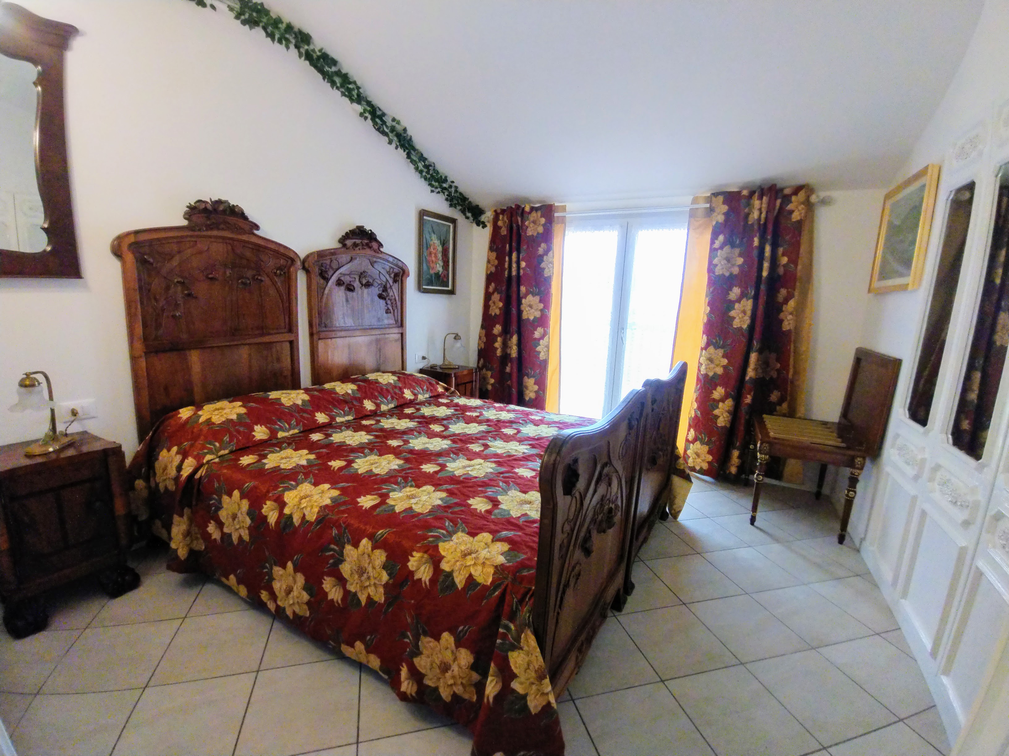 Mansarda di Masha. Bedroom. House for short rent on Lake of Iseo, Lombardia, Bergamo and Aiport